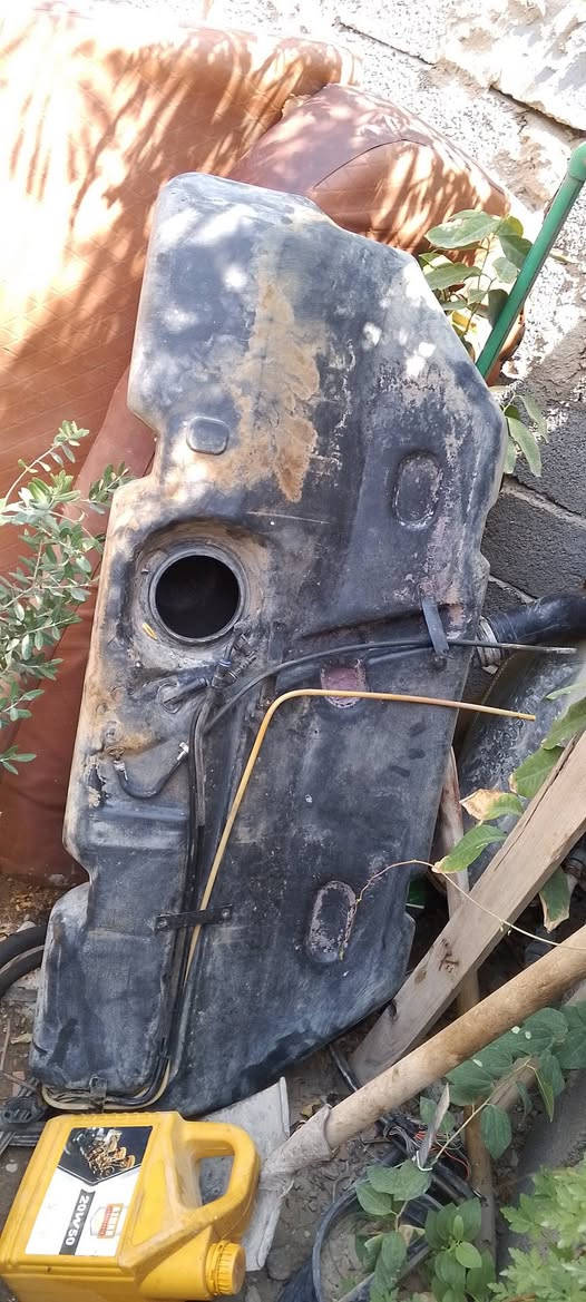 غراض تفصيخ سمند مديل 12
هاوزن 
تانكي بانزين
تايرات 
‏‪***********‬‏

