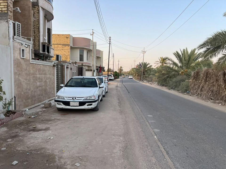 🚨 لا تفوّت هذه الفرصة... بيت بمواصفات نادرة وسعر يستحق الاهتمام! 🏡

إذا كان هدفك شراء بيت جاهز للسكن وبناءه متين وتشطيبه ممتاز، فهذا العرض يستحق أن تتوقف عنده.

🏠 بيت زراعي للبيع
📏 المساحة: 140 متر 

🔹 البناء: طابوك مع صب كونكريت ساقط، تنفيذ درجة أولى حرفيًا، بعناية وجودة عالية.

✨ يتكون من:
▪️ غرفة نوم.▪️ صالة.▪️ استقبال.▪️ مطبخ.
▪️ صحيات داخلية وخارجية▪️ طارمة.

💎 ومن المميزات التي تميّز هذا البيت:
✔️ سطح شتايكر مع ستارة بارتفاع مترين.
✔️ منظومة غاز خارجية.
✔️ منظومة كاميرات مراقبة.
✔️ خدمة إنترنت.
✔️ جزامة أحذية.
✔️ سخان ماء.
✔️ تانكي ماء.
✔️ مغاسل تعليك عدد 2
✔️ ماطور ماء.

🌟 الخدمات متكامله 
💧 ماء.
⚡ كهرباء.
🚰 مجاري.
🛣️ تبليط. 

📌 ملاحظة مهمة: البيت يحتوي على وصل تطويب.

📍 العنوان:
ناحية أور (السديناوية) قرب مدرسة الواثق  

💰 السعر:خاص 
قابل للتفاوض مع المشتري الجاد.

📲 متواجدون على واتساب 24 ساعة للإجابة عن جميع الاستفسارات.

🤝 نعمل لخدمتكم... وثقة زبائننا هي رأس مالنا، وشعارنا دائمًا الصدق والأمانة.

📞 للإستفسار الإتصال على الرقم 
***********
