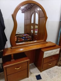 ميز تواليت • زاوية