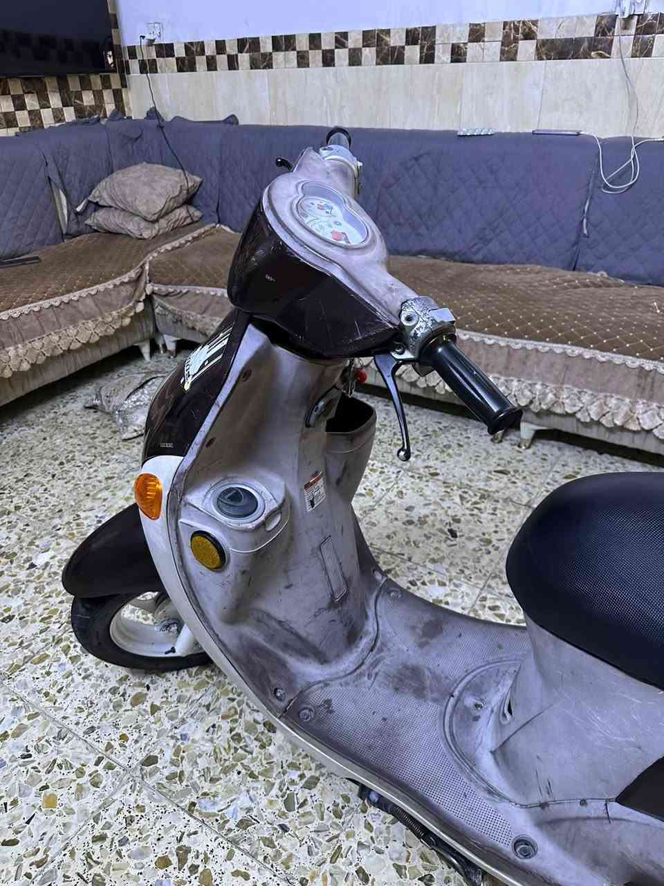 سلام عليكم فله للبيع جكمجه 2014 مكفوله كفاله عامه ما ناقصهه شي جديده بمعنى الكلمه مختمه كلهه كهربائيات كلهه شغاله مكينه خرسه شلعه ومعدل وبيهه لايت زنون ودهن كلهه امزويل سعر 900 وبيهه مجال وماكو هيج سعر والمايعرف اسعارهن لا يتعبني مكاني مدينه الصدر 
***********
