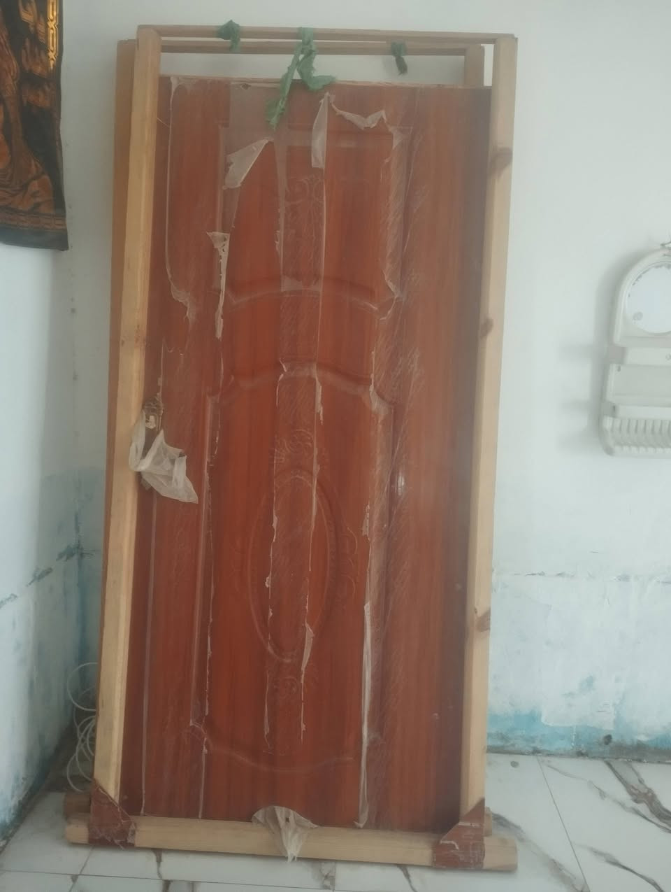 سلام عليكم شباب بيبان خشب للبيع العد ٢جديد الطول مترين واعرض تسعين السعر ٨٥وبي مجال قليل تصل على الرقم ***********
