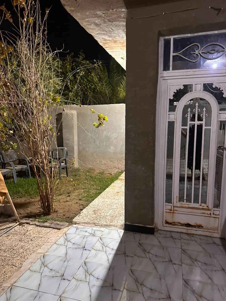 بيت مساحته 250 متر للبيع نظيف♦️ يحتوي على غرفتين نوم وهول ومطبخ واستقبال وصحيات داخلية وخارجية و كراج كبير وحديقة كبيرة
⬅️ مبني من الطابوق
⬅️ السقف صب
⬅️ الارضية  سيراميك
⬅️ نوع العقار طابو زراعي
⬅️ مرقم من قبل البلدية
⬅️ عرض الشارع 12 متر
السعر// 65 مليون وقابل للتفاوض
العنوان// الگارضية الشارع المقابل مدرسة الوركاء
من جهة شارع النفط الشارع المقابل القسم البلدي
للأستفسار  .. ***********
بيت مساحته 250 متر للبيع نظيف♦️ يحتوي على غرفتين نوم وهول ومطبخ واستقبال وصحيات داخلية وخارجية و كراج كبير وحديقة كبيرة
