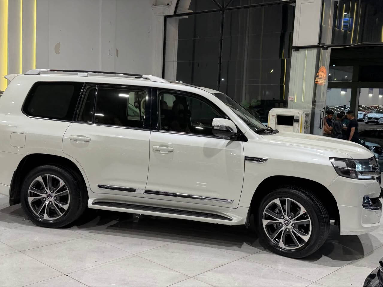 🔥 للبيع | تويوتا لاندكروزر GXR GRAND TOURING 2020 🔥
✨ باب أول بحرينية | فول الفول | حالة وكالة
🚘 موديل: 2020 🇧🇭 وارد بحريني – باب أول         ⚙️ محرك V6 – 6 سلندر
🛣️ الممشى: 64 ألف كم فقط
🛡️ كفالة عامة من الصبغ
💯 حالة السيارة ممتازة جداً وكأنها جديدة
🔥 المواصفات فول لأخير: • دشبول لكزس
• دبل
• ماوس
• كشنات كهرباء
• 3 شاشات
• داخلية قرميدي بقلاوة
• صندوك كهرباء
• مواصفات عالية جداً
📞 ***********
📱 متواجد على جميع البرامج بغداد, العراق
