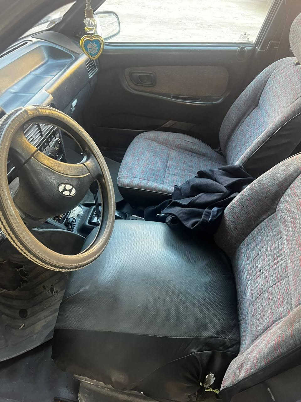 للبيع هيونداي أكسيل لون أبيض 1994 كير اوتوماتيك 
رقم بغداد هزه  وسنويه لحد 2031
🚗 السيارة شغالة وتمشي بصورة طبيعية
✅ المحرك بحالة جيدة
 ✅ الهيكل مرتب كما موضح بالصور. على وضع الشركه ما مصبوغه 
⚠️ المكيف لا يعمل (ما بيها تبريد)
⚠️ الكير بيه صفنة ويحتاج فحص أو تصليح
📄 أوراقها كاملة وجاهزة للنقل
سعرها 30 ورقه 
للاستفسار التواصل على الرقم: ( ***********)
*********** واتساب
