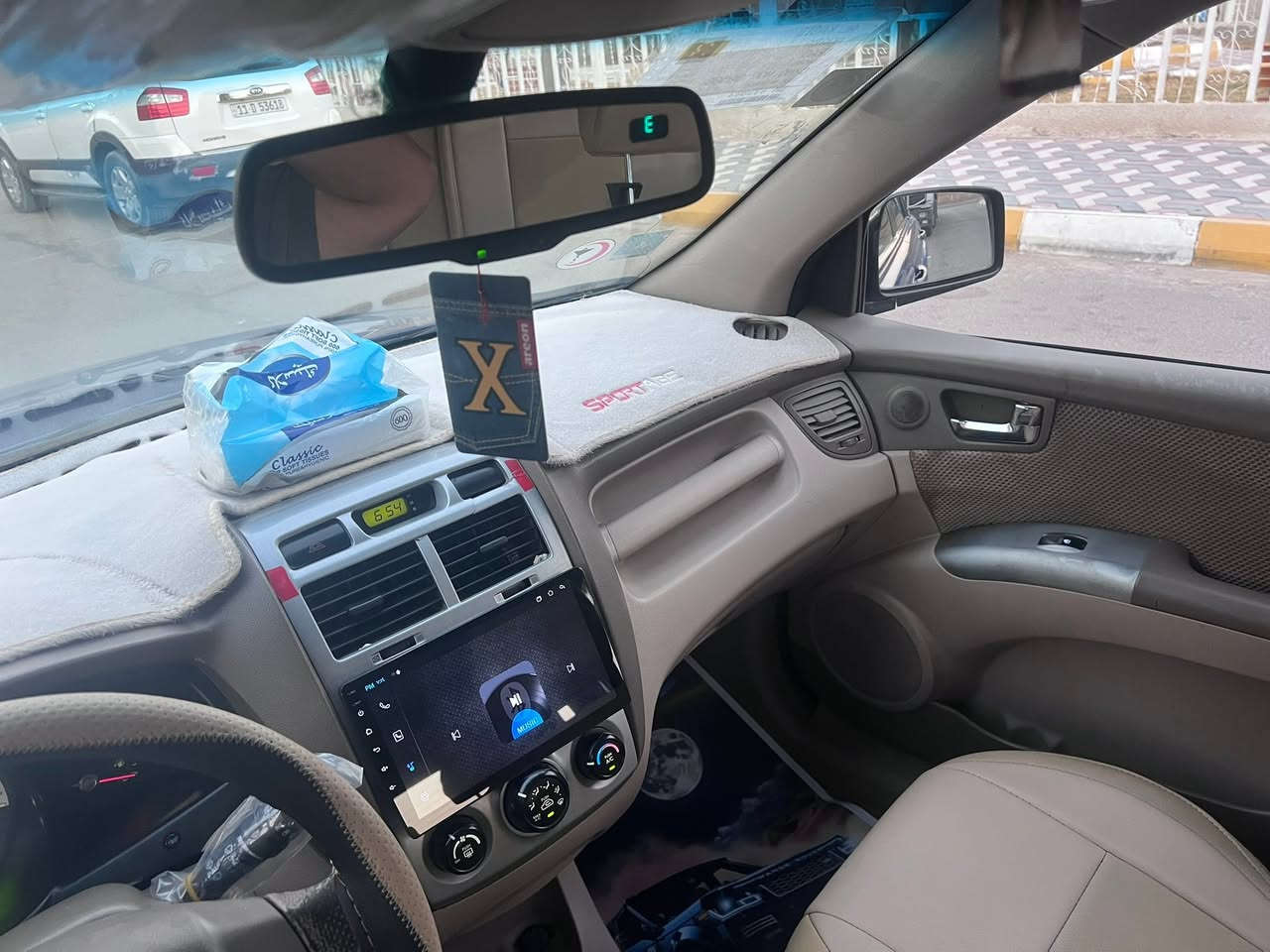 مكلف بل النشر !!!
(السلام عليكم السياره للبيع فقط⭕️)
نوع السياره : كيا سبورتج 🚘.

حجم المكينه : 2000 دوش المرغوب 🛠️.
الموديل : 2008🚦
رقم السياره : بغداد خصوصي 🚥
مكان السياره :بغداد الأمين الثانيه 🏘️
داخل السياره : لونين بيجي + كريمي 
❌ملاحضه🗓️:امانه الله اني السياره مأخذه من صاحبي كلش  فما سويت سونار السياره بيه التريشه مال الباب الوره الي عكس السايق مصبوغه اثر جراد موضحه بل الصوره امانه الله غير هاذه ما اعرف تجي تكلب وتشوف وتاخذ سونار يله ابيعلك واني بل الخدمه .) 
ملاحضه ⭕️ :لايوجد اي غرامات على السياره .
حاله التبريد : ثلج 🧊
حاله السياره : جيد 🚙.
حاله الإطارات : جيد جدا 👍🏻
حاله المحرك : جيد جدا 👍🏻
حاله الكير : جيد جدا 
حاله حداديه السياره : جيد جدا امامي + خلفي . 
سعر المركبه : 100$ ورقه شده بيهه مجال قليل بعد المعاينه .
رقم صاحب المركبه : *********** ما متواجد فقط على الرصيد . 
(اخون رجا الي مو جاد لا يخابر )
.اسف على الاطاله .
