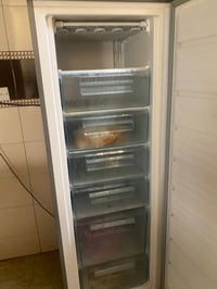 مجمدة عامودي • ثلاجة • ميز طعام