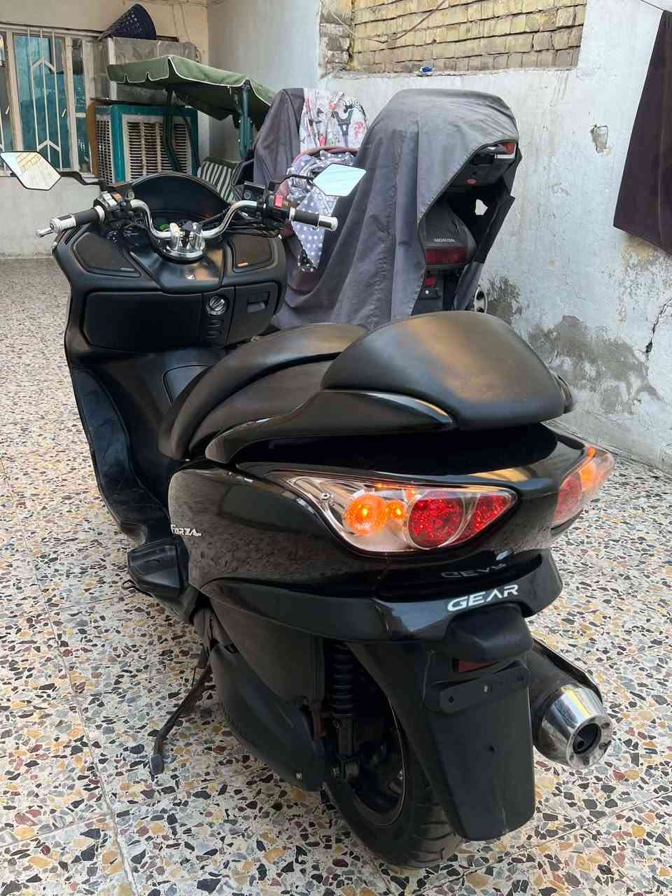 فورزا بصمه صفر تسعه كرستال سبعه كير اربع تحويلات لايت زنون وجه بومه درجة كامله مابيه نقص كهربائية كله شغاله مكان بغداد مدينة الصدر السعر (واحد و٢٠٠) 
***********
