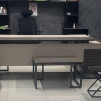السعر مليون  ميز مكتبي   سلفر نظيف جدا وكومدي جانبي كونسول خلفي كرسي  ...