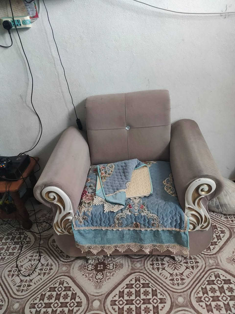 تخم مستعمل للبيع سعر٦٠ وبي مجال للتواصل واتساب ***********
