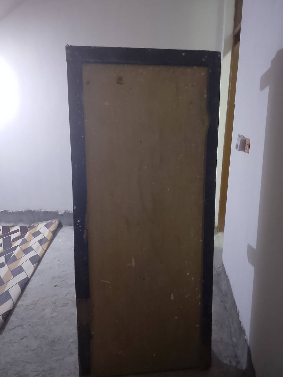 صوميه جربايه خشبيه للبيع بسعر مناسب 25 الف الطول 2متر والعرض1 متر الشراي يتصل واتساب ***********
