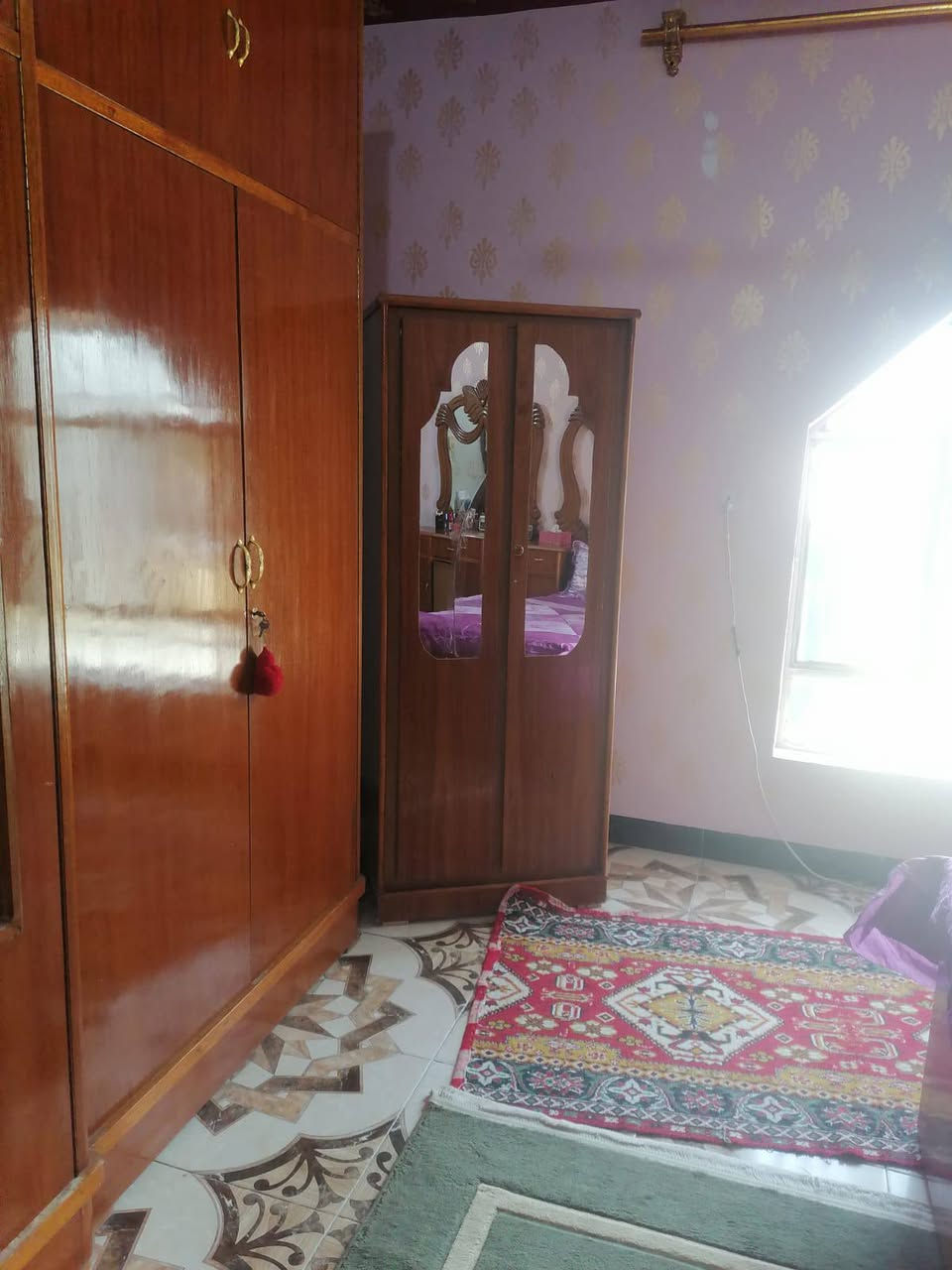 التفاصيل..
غرفه صاج اصلي  
حطاطه. سبع قطع . نظيفه جداا
 السعر (٨٥٠ ) وبيه مجال.بسيط
 كنتور ست ابواب. 
زاوبه ملابس ابواب مرايه. 
كومدي زاويه.. 
كومدي ثاني. عدله. و القطع الواضحه بالصور.. 
العنوان النساف. . 
*********** 
ابوسيف
