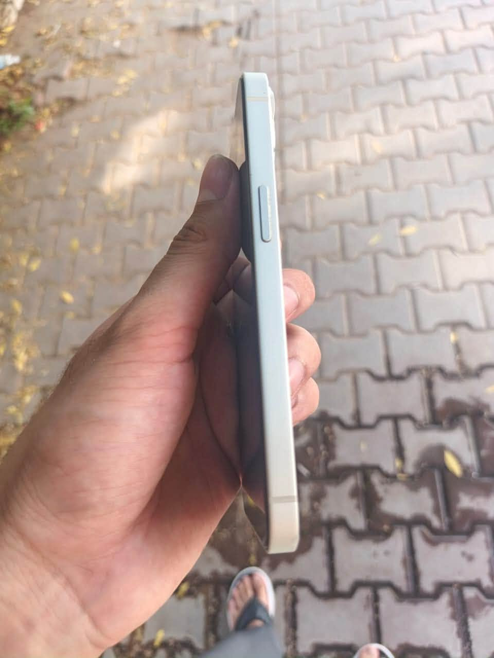 ًايفون 13عادي ذاكرة 128بطاريه 79 مامفتوح كلشي ما مبدل بيه بلادي سعره 425 مكتني بغداد متواجد واتساب فقط ***********
