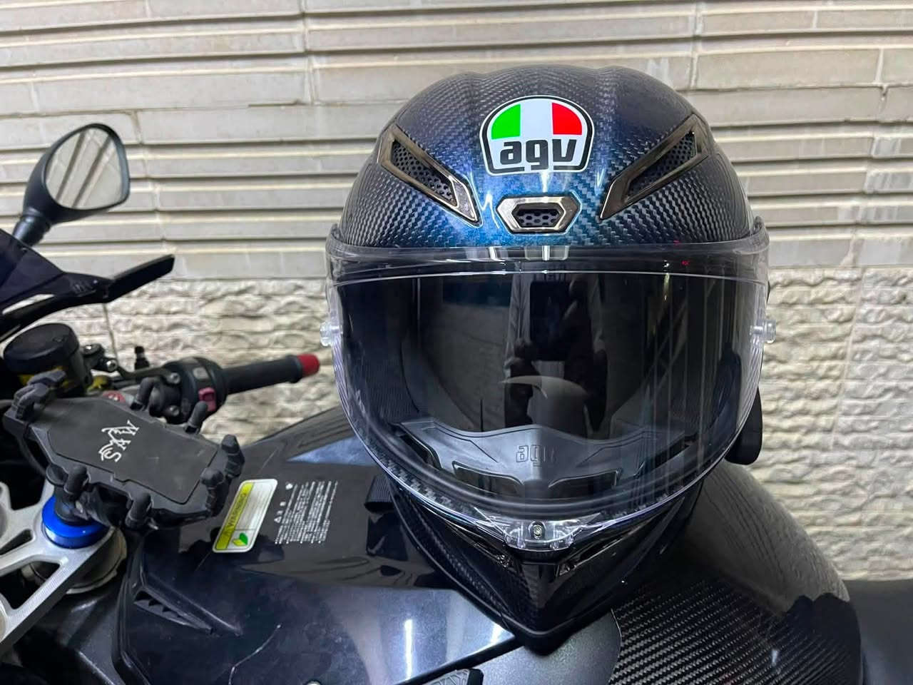 للبيع خوذة agv كاربون استخدام كلش قليل بعدها جديدة وملحقاتها والكارتونة موجودة كاملة ويا جامات ثنين مضلله وشفافة جديدة مكاني بغداد شارع فلسطين رقمي
***********
