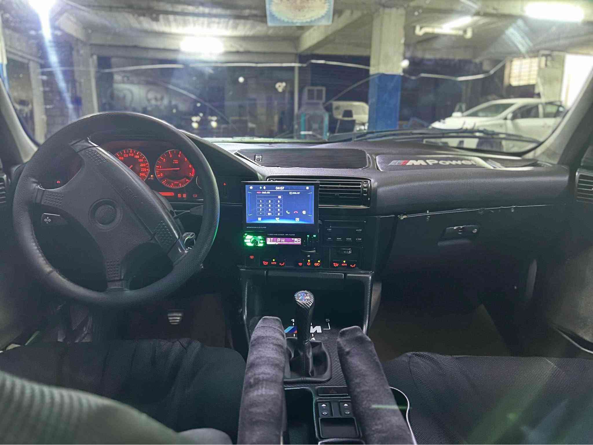 بي ام دبليو ١٩٩٣ • قير عادي • جنوط M