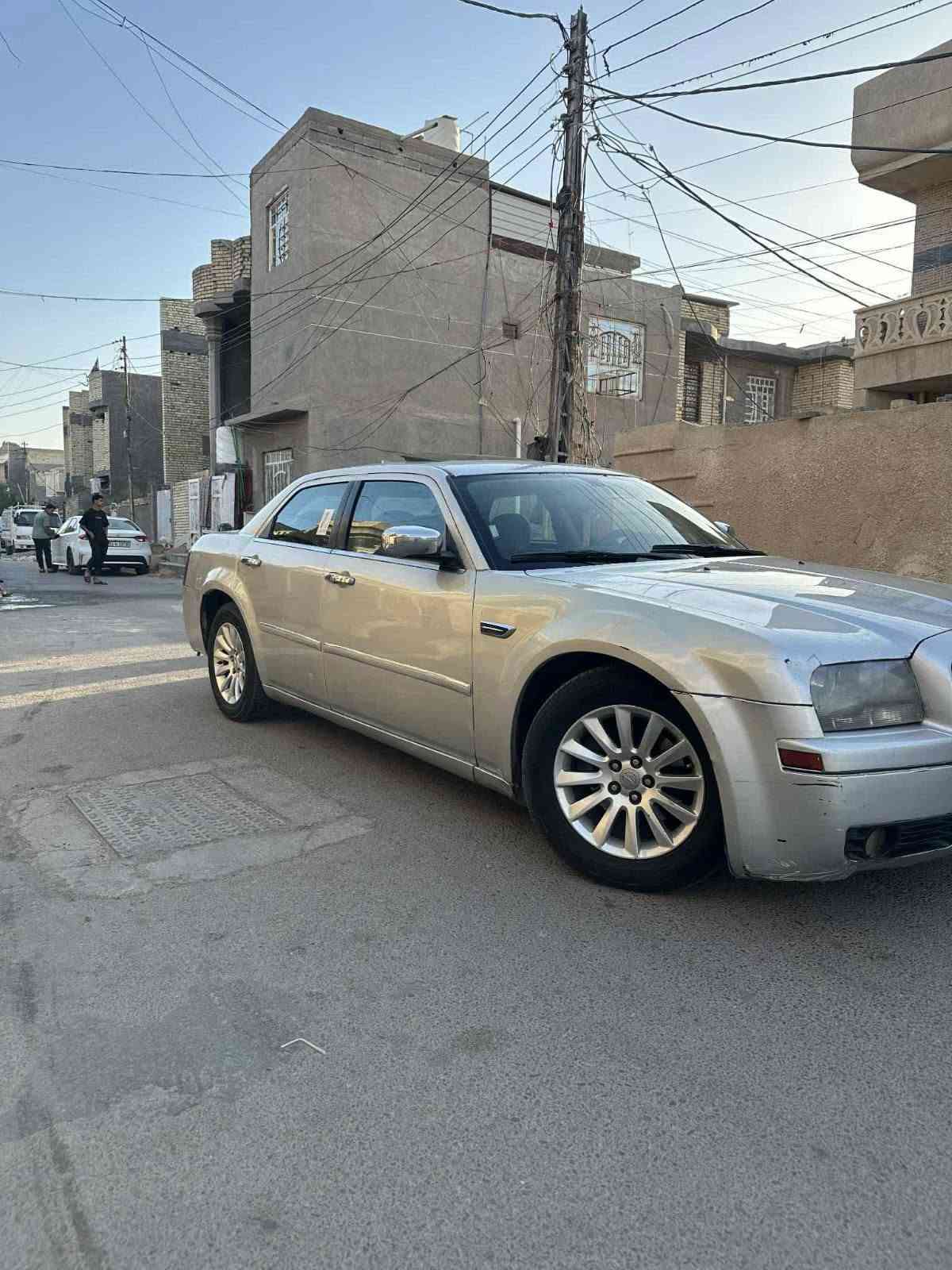السلام عليكم اوباما ٢٠٠٦ مكينه ٣٥٠٠ السياره مصبوغه حزام مواصفاتها موضحه بلصور كلشي شغال بلسياره مابيها نقص رايدها٧٨ وبيها مجال قليل للتواصل *********** مكان السياره بغداد الراشديه
