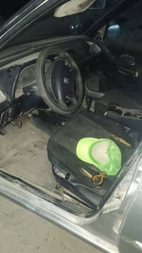 بيجو فرنسي موديل 2002 سيارة حلوة نضيفة تبرد شغال يرادلة كلج تخم تاير د...