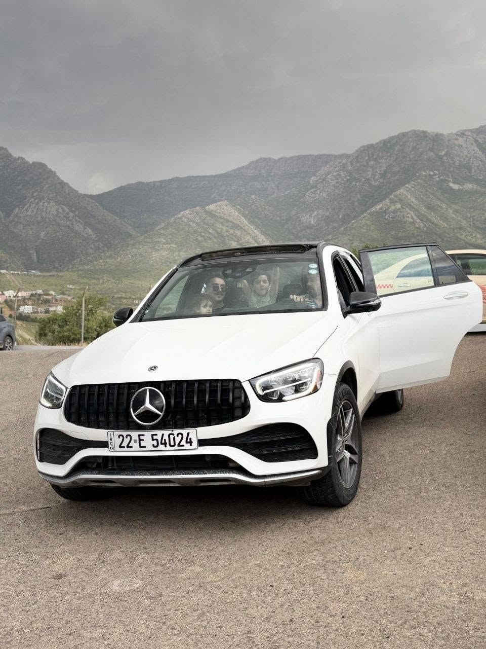 للبيع مارسدس AMG‏‎‏GLC300
سنة الصنع : 2020
‏‎‏‎المسافة المقطوعة: 70 الف كيلو 
فول الاخير AMG
‏‎‏
السعر : 265 ورقة
 صفر مسج

مكفولة كفالة عامه بدون اي  فقط تحكيل 
صندوك كهرباء 
كامرات 360 
رادار جانبي 
حساسات امامي خلفي 

فول مواصفات بانوراما وكشنات كهرباء و تدفئة و تبريد سستم صوت و دواخل اوف وايت انضمة قيادة و بدي AMG ومواصفات هواية متنذكر السيارة جديدة بشكل
 بدون اي ملاحظة او نقص
____________
‏‎‏‎‏‎🌎 العنوان : بغداد مجمع السلام 

‏‎‏‎‏‎📱 للاستفسار يسعدنا تواصلكم معنا على الأرقام التالي
‏‎‏‎‏‎📱***********,***********
