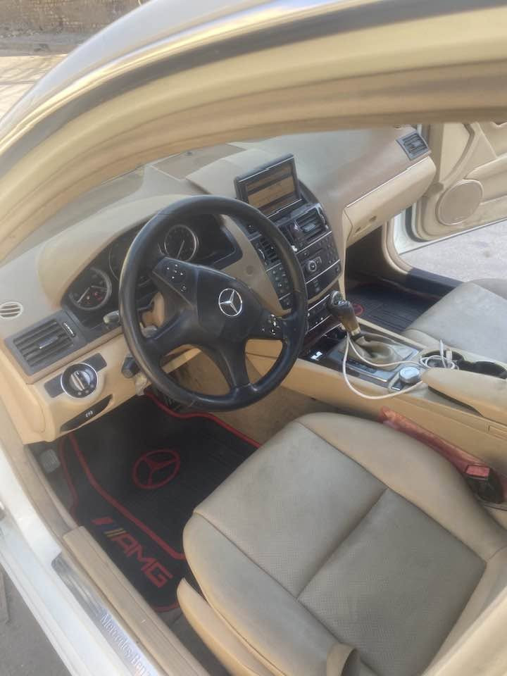 سلام عليكم 
مارسدس C300 موديل 2008 بغداد باسمي سعر 90$ 
هاتف ***********
