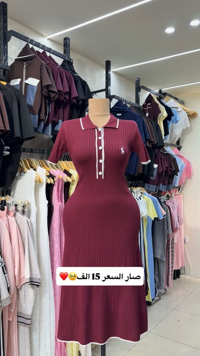 الموسم الصيفي ويانا غير😍❤️
فستان خامه صيفيه بارده🫰🤍
متوفر بجميع القياسات والالوان💕✨

نص مكتوب في الصور:
- ❤️🥺 صار السعر 15 الف