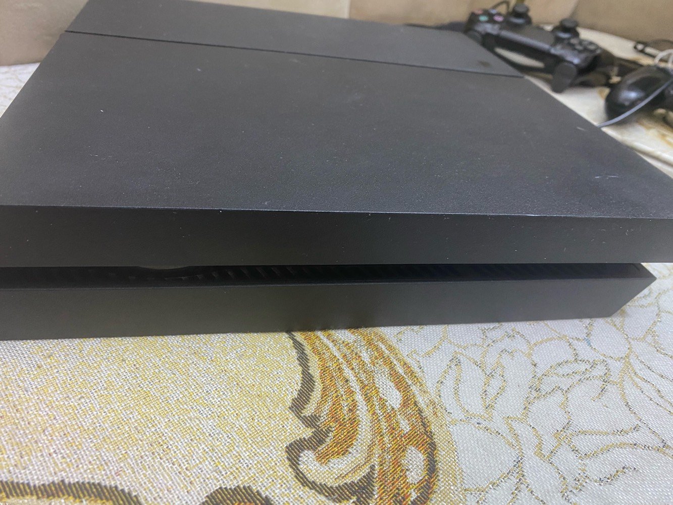 السلام عليكم بلي4فات مهكرنظام9جهاز نظيف لامفتوح ولاملعوب بي لوك ستيكرلون اسود طافي
وياه يدات 2 اصليات هنه والكيبلات مالتهن
وجميع ملحقاته اصليات ذاكرته نص تيره
ومتروس العاب قويه ومكاتب تحمل من عنده العاب واخرئ

مكاني نجف لتواصل والاستفسار 
***********
سعره 250قفل