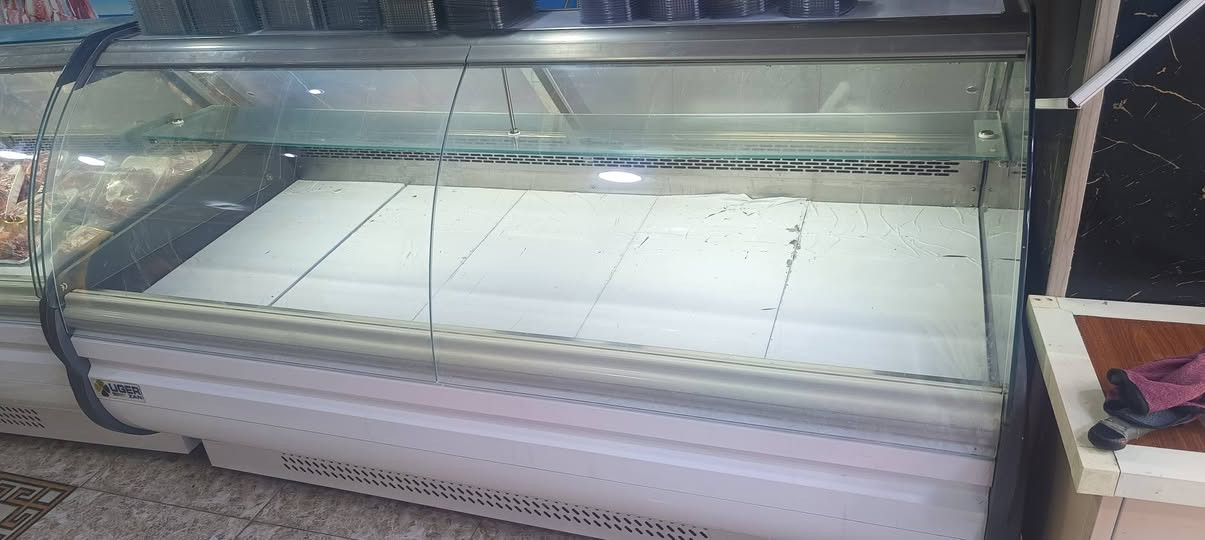 عارضة للبيع استخدام 20 يوم جديدة زادت عندي اشتريتها 4 مليون من الشركه بل الكراده فلوجه شارع 40 قرب وكالة السطان ***********
