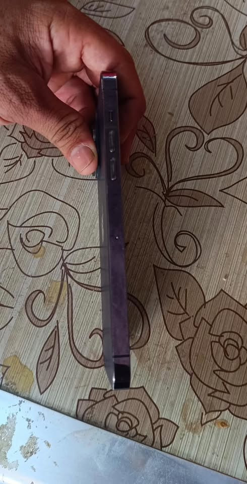 آيفون ١٤ برو ماكس 
ذاكره ٢٥٦ 
بطاريه ٨٠ 
دبل خط يعني خطين 
مبدل شاشه نوعيه زينه 
أو كأمره وحده اصليه 
أو فيس إيدي واكف
السعر ٥٦٠
 أو بي مجال  
مكان ديالى بعقوبة 
الرقم ***********

