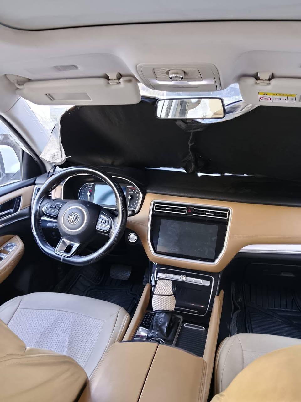MG RX8
Comfort 
                                                                        2021
عداد  :  75.000 KM 

جميع صيانتها ضمن الشركه 
 
مكفوله كفاله عامه ما عدى الضرر الموضح في الصوره في الصندوق يتصلح بارد  وايضا الشباك الامامي السفلي في خلاف ذالك السياره مكفوله 
________________________________________________
موصفات:  
بنوراما 
بصمه 
شاشه
كامره
حساسات اماميه وخلفيه 
تحكم مقود 
Apple CarPlay و Android Auto 
7 راكب
3 قطع تبريد السعر 
________________________________________________
مكان السياره بغداد 
والسعر 22.000 مليون وبيها مجال 

للتصال:  ***********
