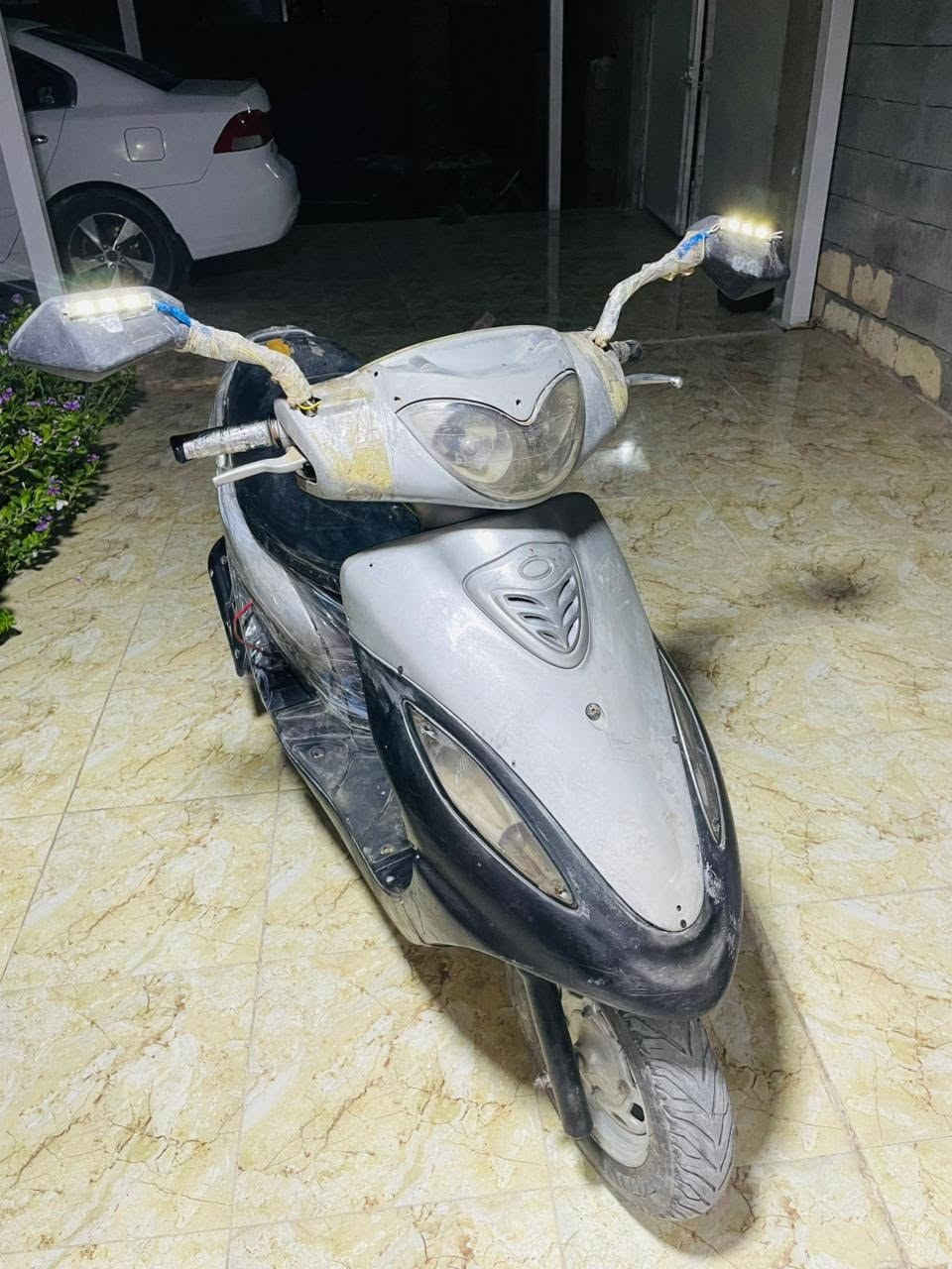🛵🔥 للبيع سكوتر أوتوماتيك – فرصة لأهل المشاوير
دراجة سكوتر أوتوماتيك عملية ومناسبة للدوام والمشاوير اليومية، وسهلة بالسياقة والاستخدام.

💰 السعر: 250 ألف دينار فقط
 قابل للتفاوض 
📍 الموقع: [الرمادي جويبه]
📞 للتواصل: [***********]
