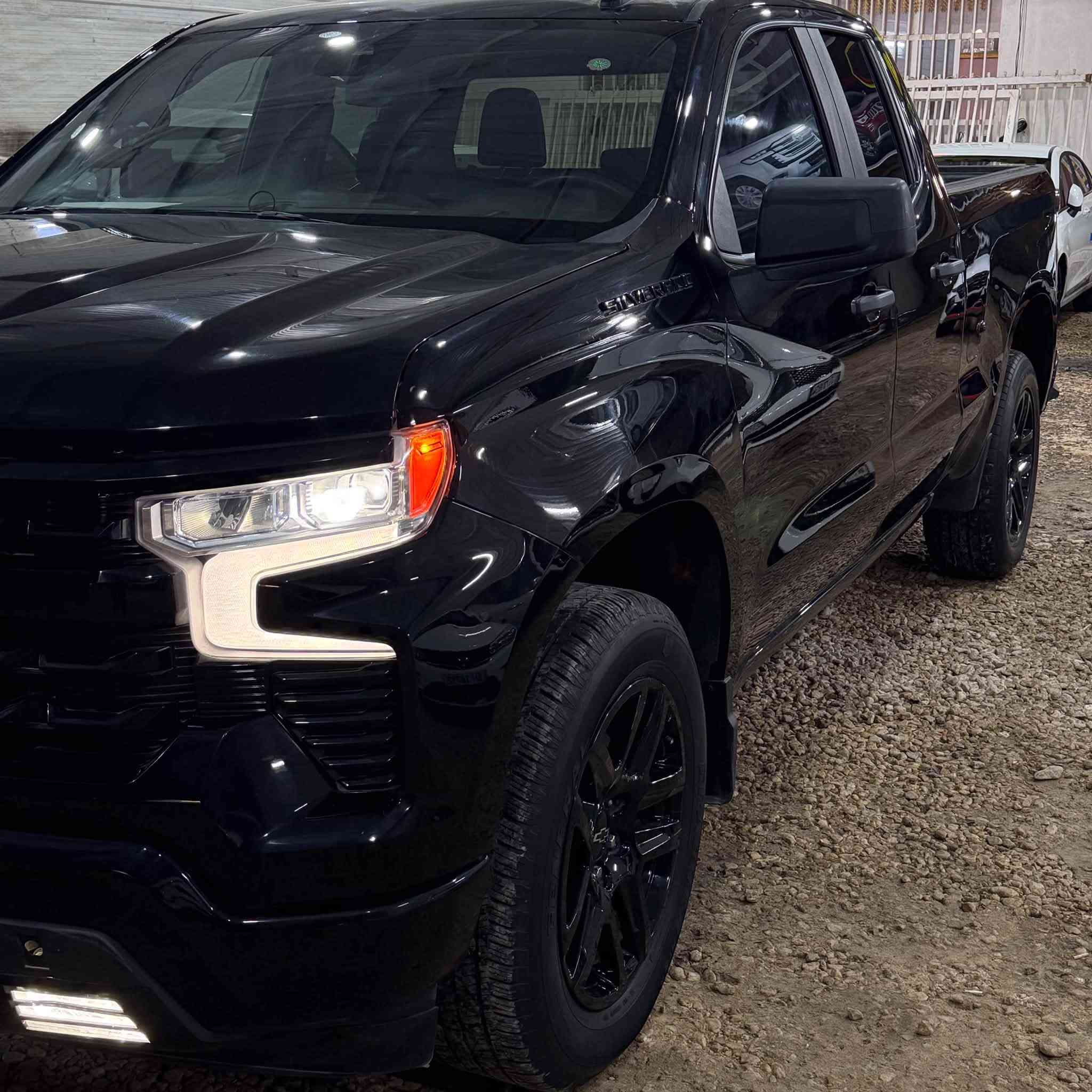 ⁨ ⁨ ⁨ ⁨ ⁨ CHEVROLET ( SILVERADO ) : النوع

المحرك : V4 - 4x2 - سنكل تيربو - 2700

الموديل : 2024 

اللون الخارجي : اسود 

اللون الداخلي : اسود 

الحالة : ( نصف جاملغ امامي جهة الأيمن + نصف بونيد جهة الأيمن) 

الوارد : أمريكي 

الگير : أوتوماتيك 

نوع الوقود : بنزين 

الممشى : 50,000

———————-( المواصفات )——————-

- بصمه

- گير تعليك 

- سايد بريك كهربائي

- باب الصندوق كهربائي

- مقاعد كهربائي

- مقاعد مخمل

- كاميرا خلفية

- تبريد خلفي

- رادار امامي

- تحديد مسار

- بدي طويل ، باب خلفي قصير

———————( للأستفسار )———————

السعر : 250$ بدون رقم 

الموقع : ( الديوانية ) 📍

للتواصل واتس اب أو اتصال : ( *********** ) 📞⁩⁩⁩⁩⁩
