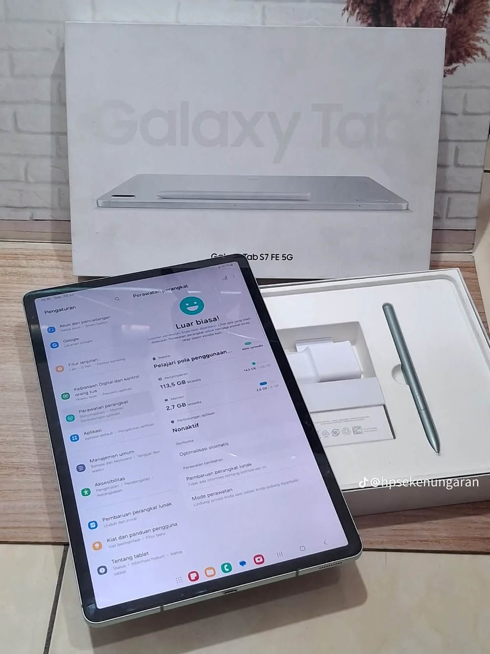 Galaxy Tab S7 FE
يدعم شريحه تصال.
 السعر مناسب 
مستخدم شهر 
ملحقاته كاملا

✅ سعة التخزين: 64GB
✅ الذاكرة: 4GB RAM
✅ شاشة كبيرة 12.4 بوصة
✅ يدعم قلم S Pen
✅ مناسب للدراسة، الرسم، الاجتماعات، مشاهدة المحتوى والألعاب

نص مكتوب في الصور:
- @hpsekenungaran