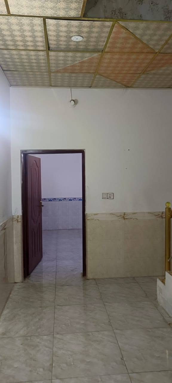 ‏بيت للبيع مساحته ١٠٠ طابق ونص غرفتين وصالتين واستقبال ومطبخ و ثلاث صحيات حي الوفاء مقابل الهندية منطقه الأربعين شارع عشره سعره ١٣٥ وبين مجال وحاليا ماجر ٣٥٠ 
‏للاستفسار مكتب بركات ام البنين ***********
‏
