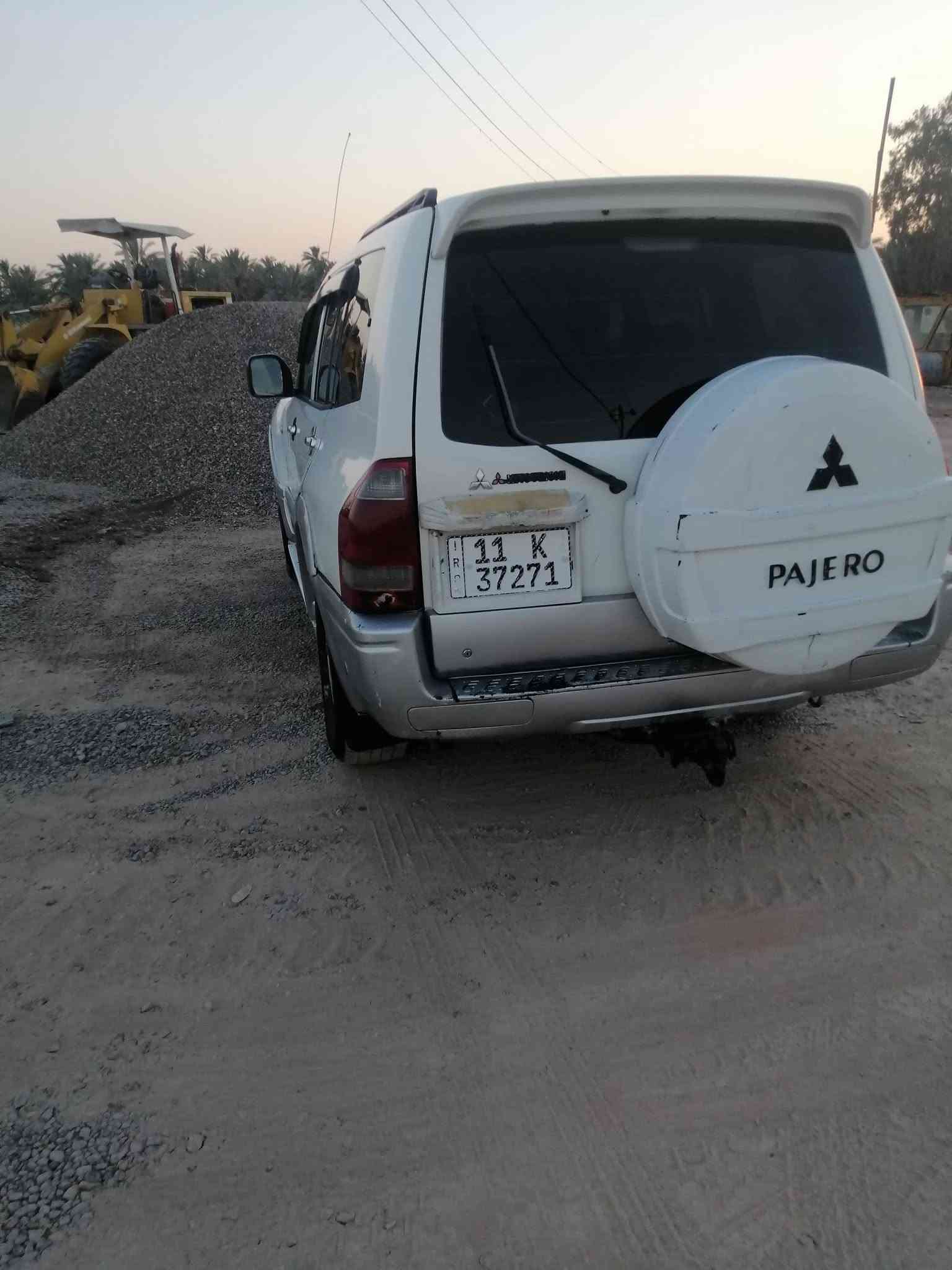 من  رخصه مدير الكروب سيارة باجيرو رقم بغداد انكليزي هزه جديده سنويه ل٣١ باسمي محرك ٣٠٠٠ بلادي كير عادي انسى صرف البنزين صبغ جاملغ امامي أثر ضربه خفيفه طخم تاير ترايك وين ما يعجبك السعر ٦٥ وبيها مجال حك الجيه الاتصال على الرقم *********** محرك بي تبخير قليل بدون صرف بيع او مراوس وانطي فرق حسب القناعه مكان المسيب
