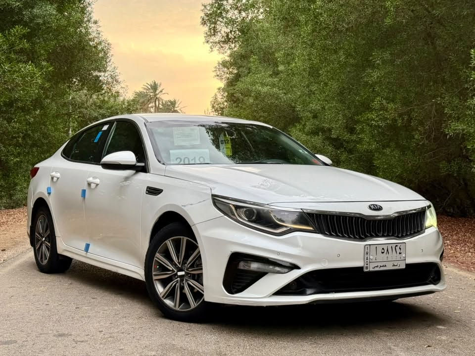 السلام عليكم كيا اوبتما optima 
موديل 2019 خليجي شكل ال20
محرك 2000 دوش المرغوب خير من الله وكير خير من الله
ماشيه 160000km
مواصفات السياره 
شاشه تاب كامره دواره 
لد امامي نهاري
حساسات 
ثلاث انظمة قياده 
تحكم ستيرن جهتين
اشابر بالمري
مري شفط 
تبريد منفصل شاشه 
تبريد ثلج قطعتين
السياره مكفوله من الصبغ تبديل باب السائق فقط بدون صبغ اصلي مؤسسه
المكان واسط 
السعر 151 وبيها مجال بسيط
للاتصال ***********

