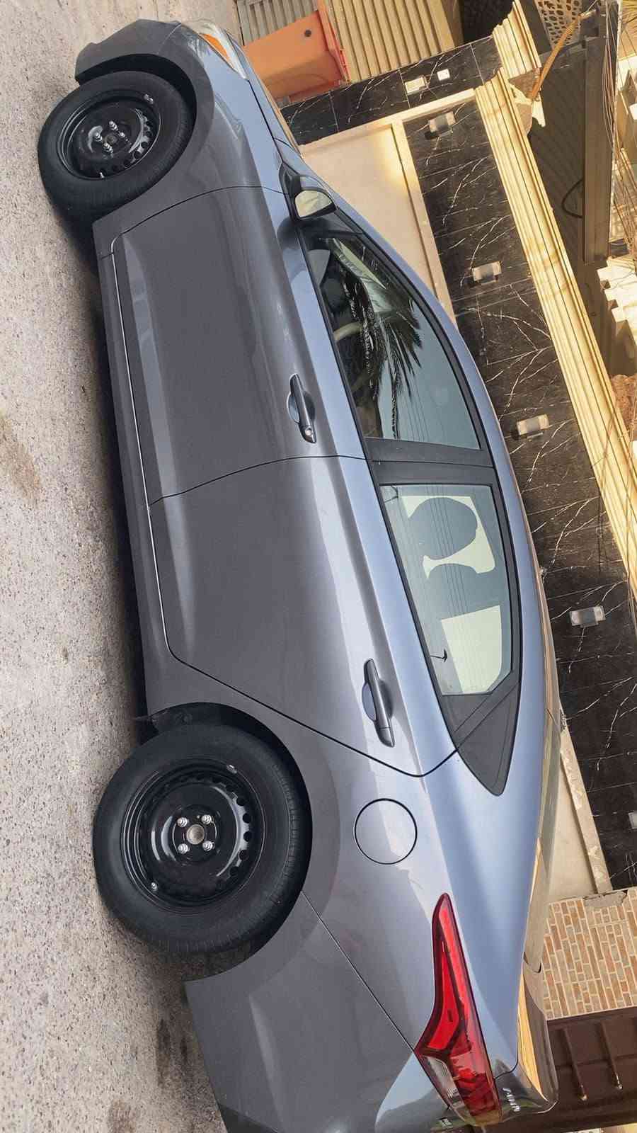 سيار اكسنت موديل 2020
مكينه 1600 مكينه بلاد
كير اي تي ام
السياره جاهزه للخير مابيه نقص
بيه قطعتين صبغ البنيد و الباب خلف السائق 
السعر 97 وبيه مجال
***********
بغداد حي العلام

نص مكتوب في الصور:
- Hyundai Accent Se/Sel 2020 Gray 1.6L vin: 3KPC24A62LE100758