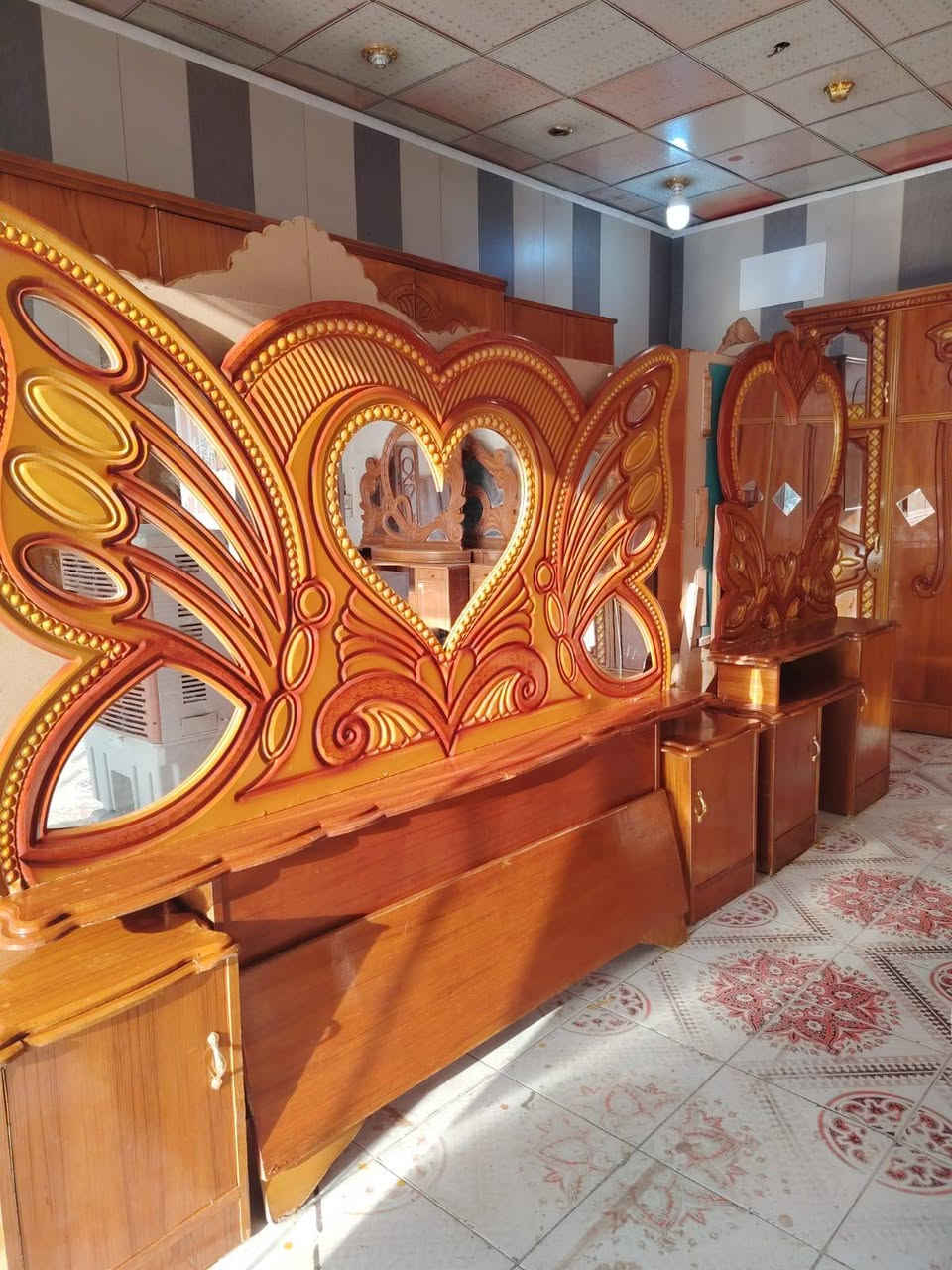 سلام عليكم غرفه صاج عراقي ام سته باب طابقين غرفه نظيفه كلش سعر 550العنوان ميسان حي العامل قرب صيدليه ومجمع الشاكرين رقم الهاتف ***********بي واتساب عمارة, ميسان
