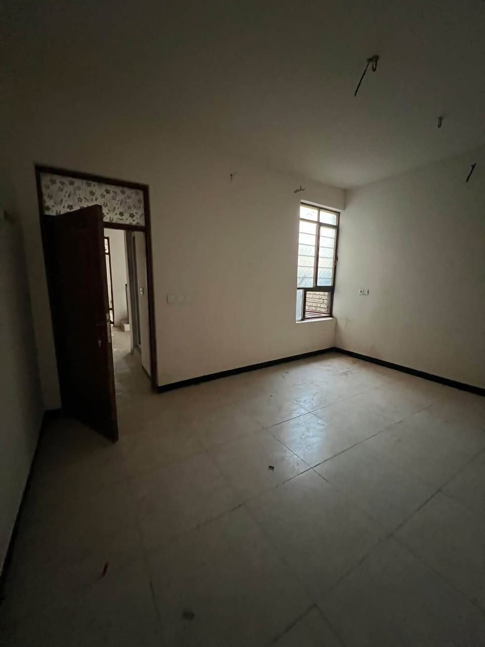 بيت بل زعفرانيه الاربع شوارع زراعي للبيع
مساحه البيت 75 متر
طابو زراعي سند 25 حجي جعفر البي وكاله+ قرار محكمه
واجهيه 5 نزال 15
مبني طابقين 
مع خدمات بل طباقين 
البيت كامل 
متواجد واتساب او تصال ***********

