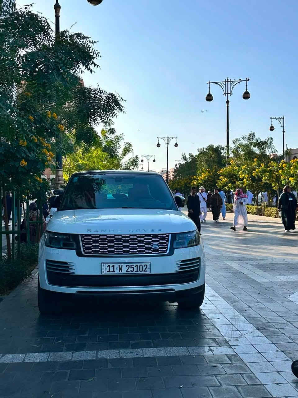 رانج روفر.  فوك
خليجي  
عداد مسافه 90 الف كم 
محرك 8 سلندر. ديزل
2019 
داخل احمر بلاد
رقم بغداد 
كفاله عامه
مغلفه بالكامل
سيارة جديده لووك
السعر. 340قفل 
***********
