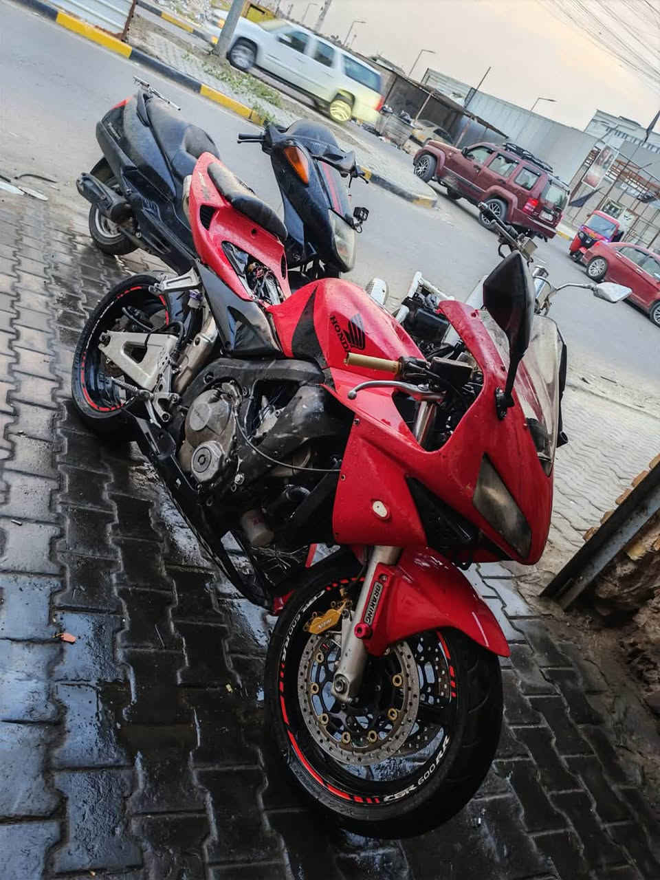 سلام عليكم دراجه RR600دراجه ابيع طافيه بيه طبك بلضفيرة السعر ١٢ وبيها مجال مكان الدراجه الحسينيه رقم التلفون***********

