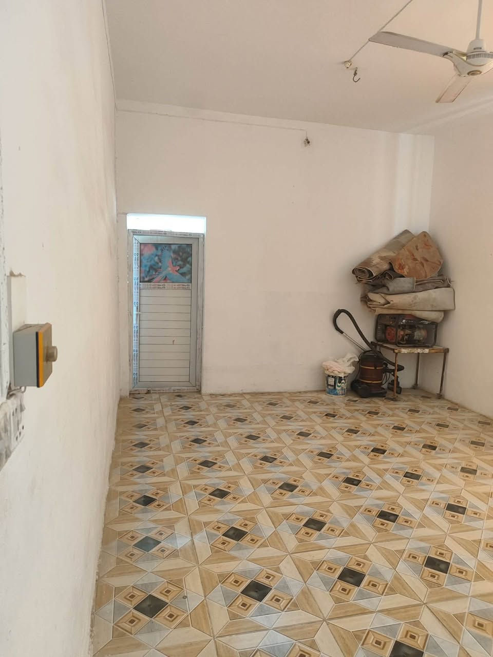 دار للبيع مساحته 520متر حي بابل خلف مدينة ألعاب سابقأ طابو زراعي سند 25 تحويل مباشر بسم مشتري بناء حديث طابوك متكون من 
غرفة نوم عدد 3. 5*5
صاله 5*21
مطبخ 5/5
استقبال 5*13
مجمع صحيات دخليه 5*5 +مجمع صحيات خارجيه 
بيعا مستعجل سعره80 وبي مجال قليل 
أي استفسار اتصل على الرقم التالي 
***********
