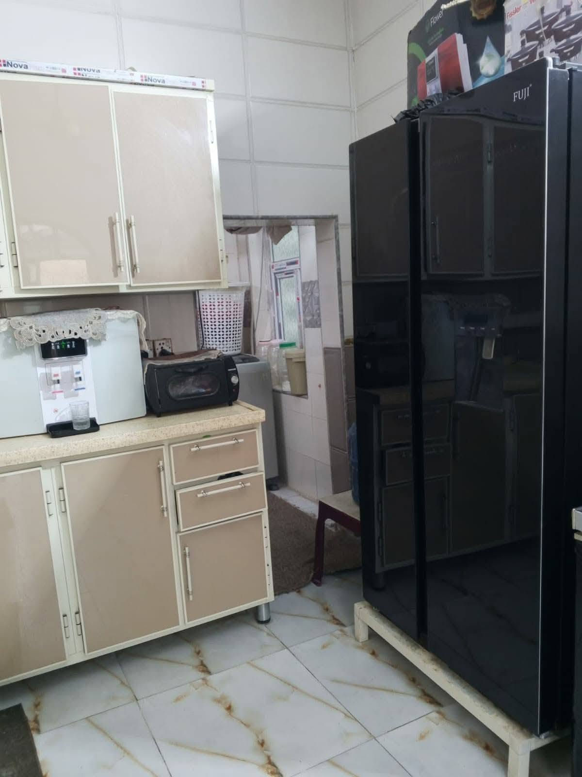 بيت للبيع 125 طابو صرف  خلف مدرسة الجوهره ابوصخير حي مطاط 
بناء طابوق جيري اساس كونكريت والسقف شيلمان بيه غرفتين وصاله واستقبال حمامات داخليه وخارجيه المكان ابوصخير حي مطاط...  للاستفسار خاص 🥰اوع رقم السعر 80وبي مجال رقم لتواصل  ***********
