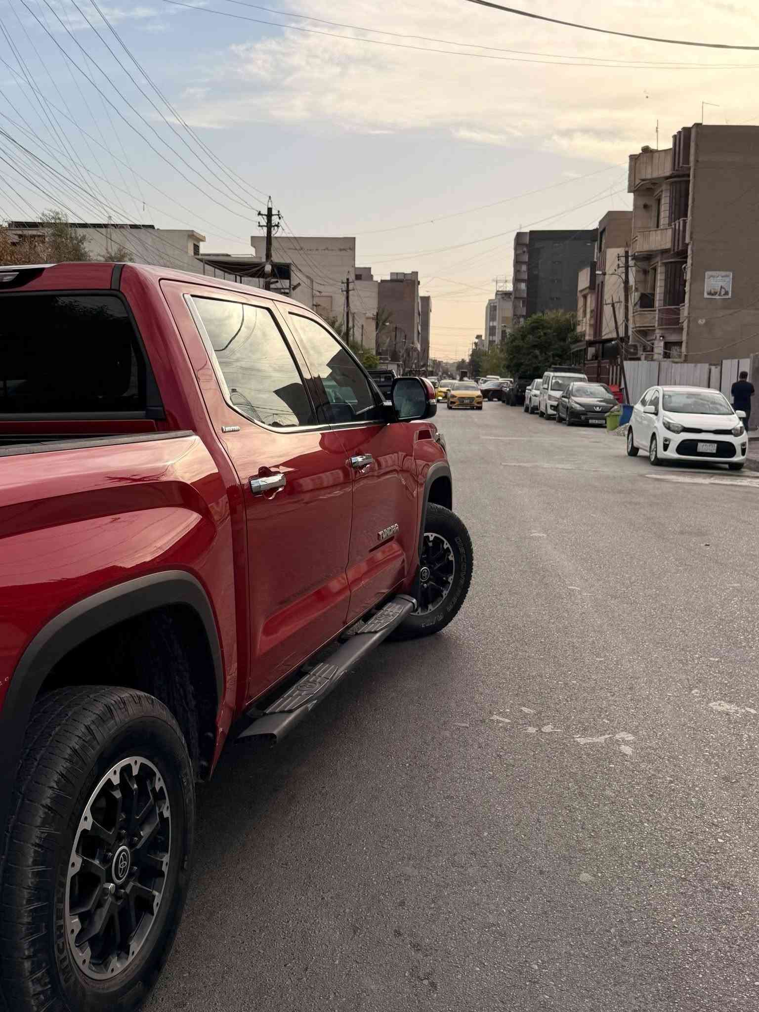 سلام عليكم....
تويوتا تندرا (هايبرد) 2023 
كليين تايتل/ بدون حادث السياره
فول مواصفات اعلى فئه😈
رقم اربيل بأسمي تحويل ثاني يوم
السياره ماشيه (22 الف) كييلو. جديدة بعدها
وين ميعجبك افحص
عليها ppf حماية اصلي ب12 ورقه...

مكان السياره بغداد/ سبع ابكار...
*********** رقم صاحب السياره/

ملاحظه بدون مراوس بيع فقط
