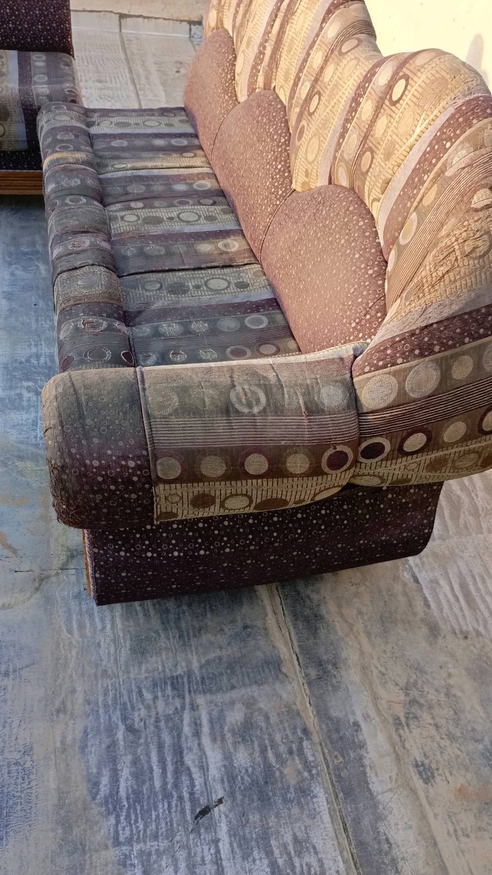ديوان • مستعمل • خشب ثقيل