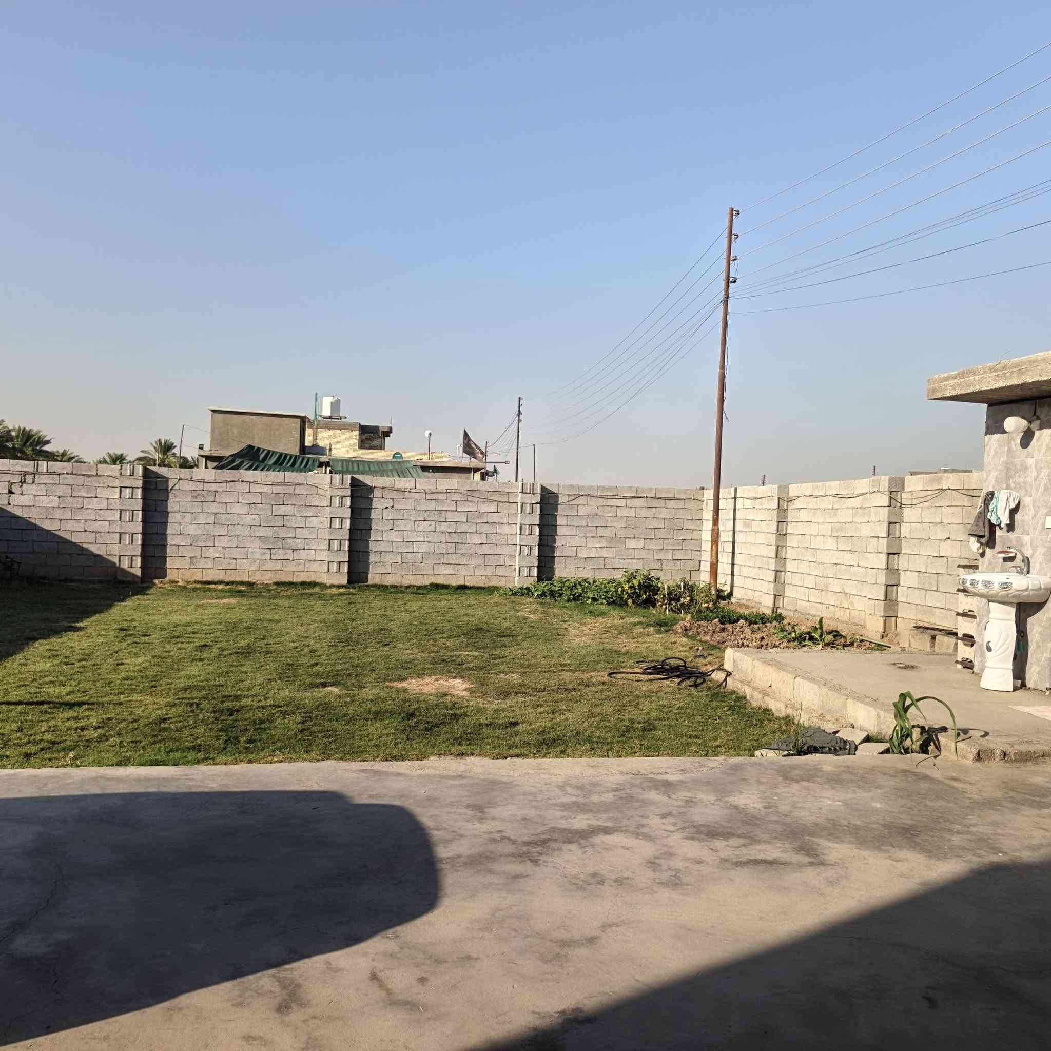 يالله عليكم
بيت بناء حديث 
مساحة ٥٠٠ متر
طابو سند ٢٥
يحتوي على ٣غرف نوم 
استقبال وصاله
مطبخ وحمام
كراج 
حديقة 
العنوان المداىن منطقة الجعاره للاستفسار الاتصال على
ذ***********

