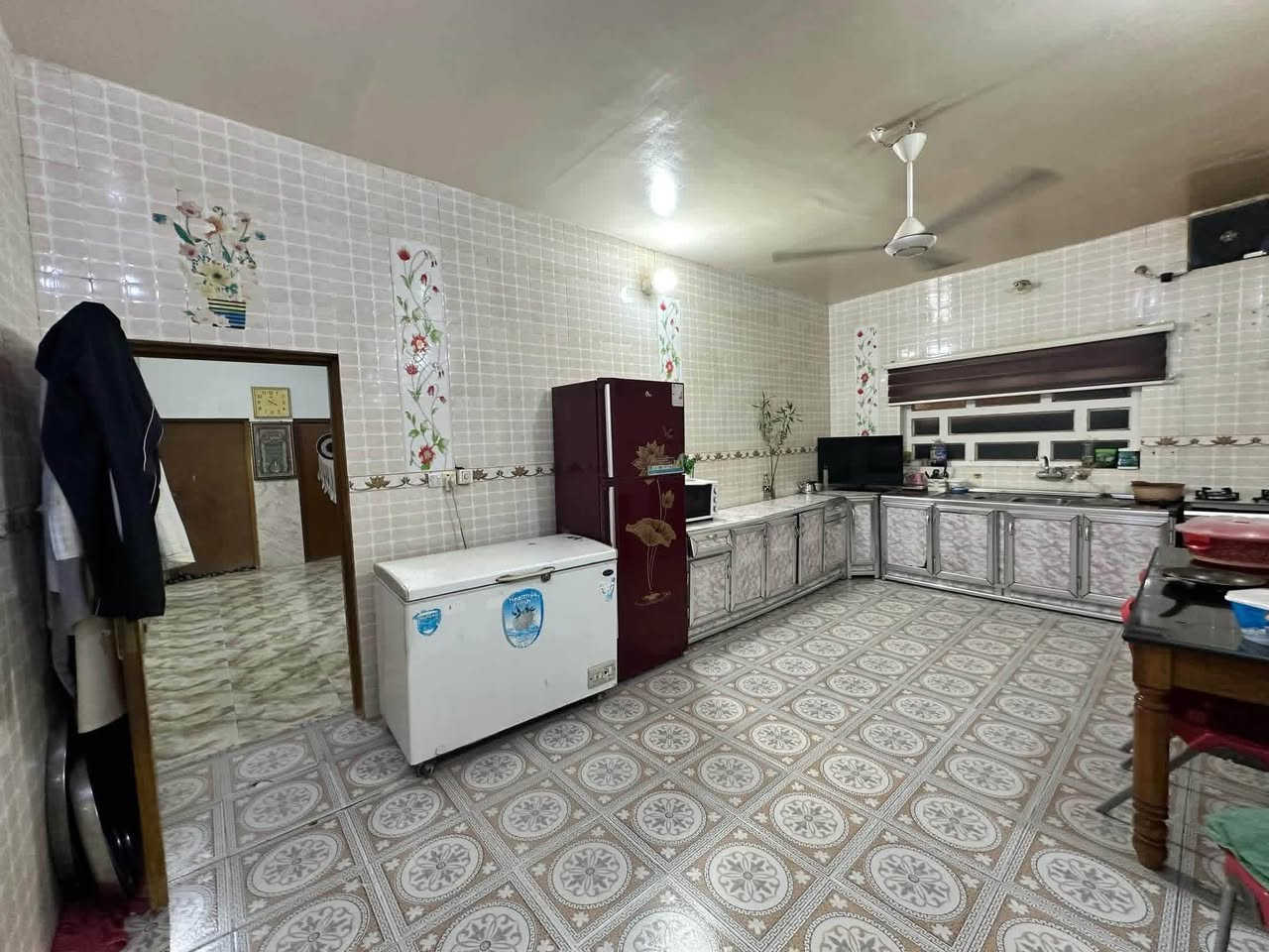دار سكن طابو صرف في حي ( الأمير الأول )
خلف بيت ( القاضي سامي كامل عيدان ) مباشرةً
مساحة ٣٠٠ م - غرفة نوم واحدة - سقف عكادة 
بناء طابوق جمهوري - رباط صب كونكريت مسلح
( خدمات كاملة - مجاري - تبليط ) الوجه 15متر  النزال  20متر 

( يبعد عن مدرسة اعدادية المدينة المنورة ٧٠ م ) 

الاستفسار  على الرقم 
***********
