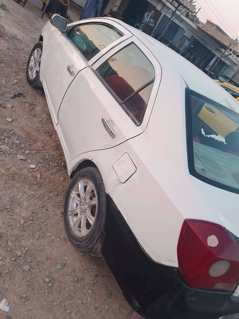 السلام عليكم جيلي للبيع موديل ١٣ السعر ٢٠ ورقة وبيها مجال تصال على هذا رقم ***********
