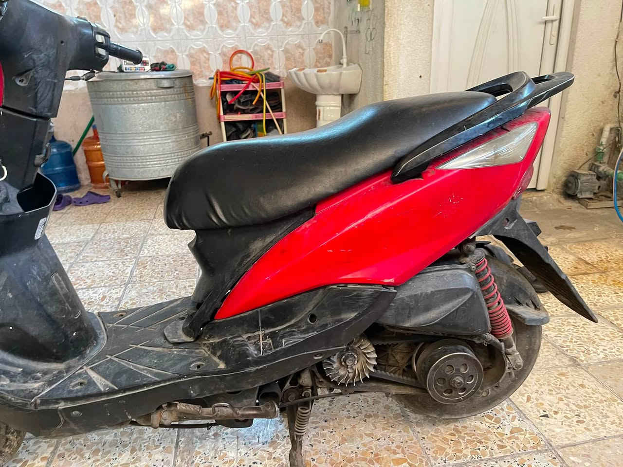سلام عليكم دراجه ماكس ثعلب 140لبييع دراجه بيها حادث نكلب بيها  اخوي واريد ابيعها دراجه تشتغل مابيها شيء الباتري تعبان  بيها نقص قبق مال هندر تفلش والكفر بالصور هم كلشي يشتغل بالدراجه لايت كهرباء وينردلها كلج امامي السعر 300وبيها مجال مكاني الشماعية واتساب ***********
