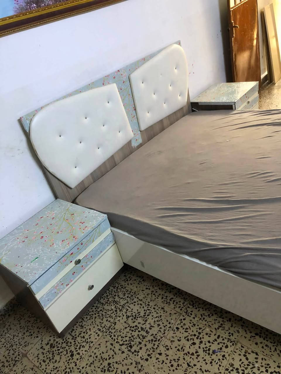 غرفه نوم 5قطع نضيفه جدآ للبيع وبسعر مناسب عنوان زركته تازه الاستفسار ***********بي واتساب او مراسله الصفحه
