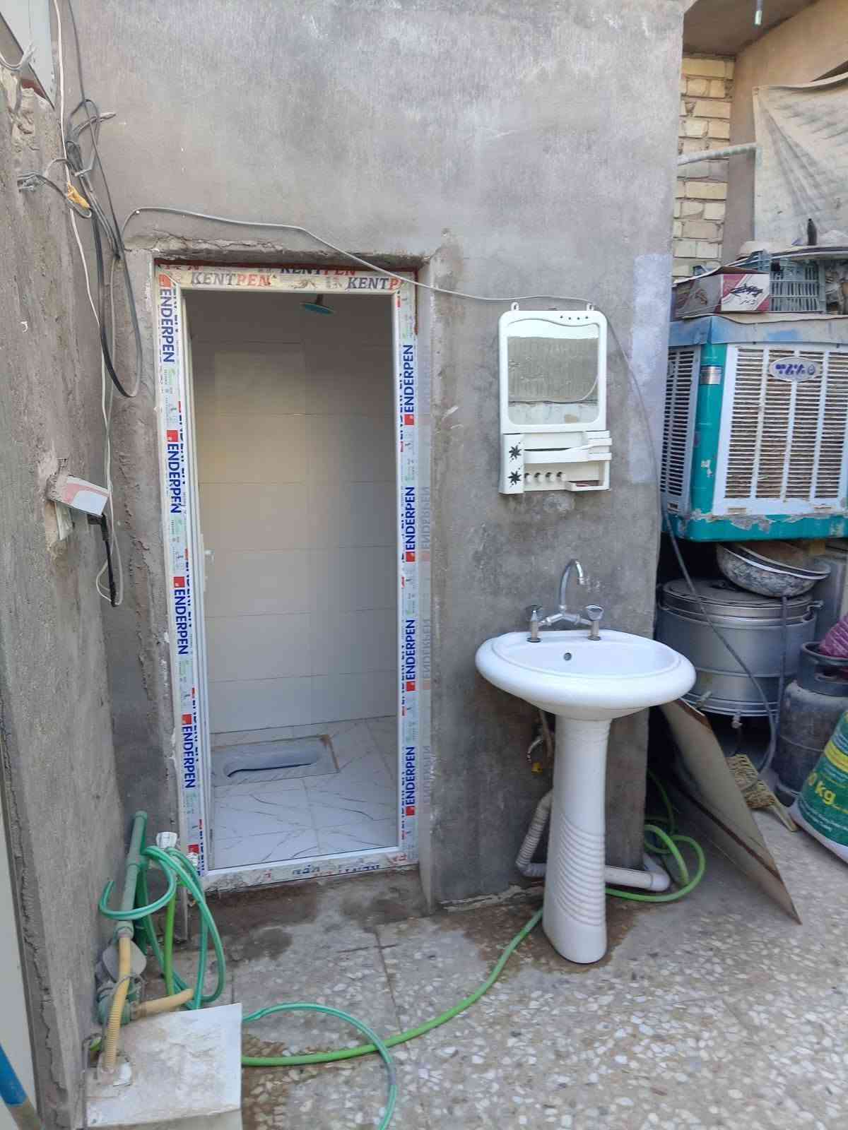 بيت للبيع • ١٠٠م • طابق ونص