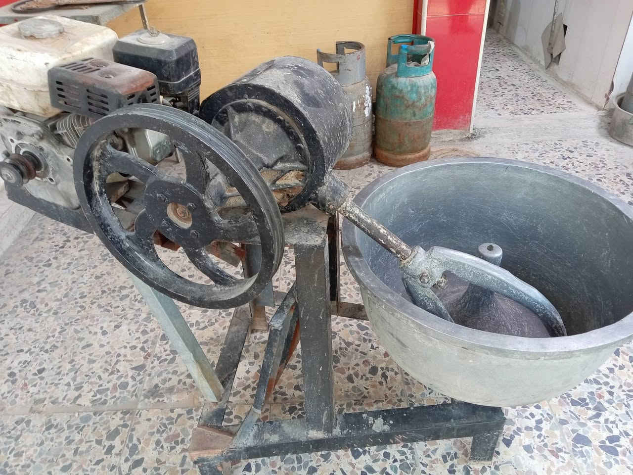 السلام عليكم
عجانه نص جيس نضيفه شرط الشغل سعر ٢٧٥ وبيها شي بسيط  مكاني بغداد واتساب اتصال ودلل ***********
