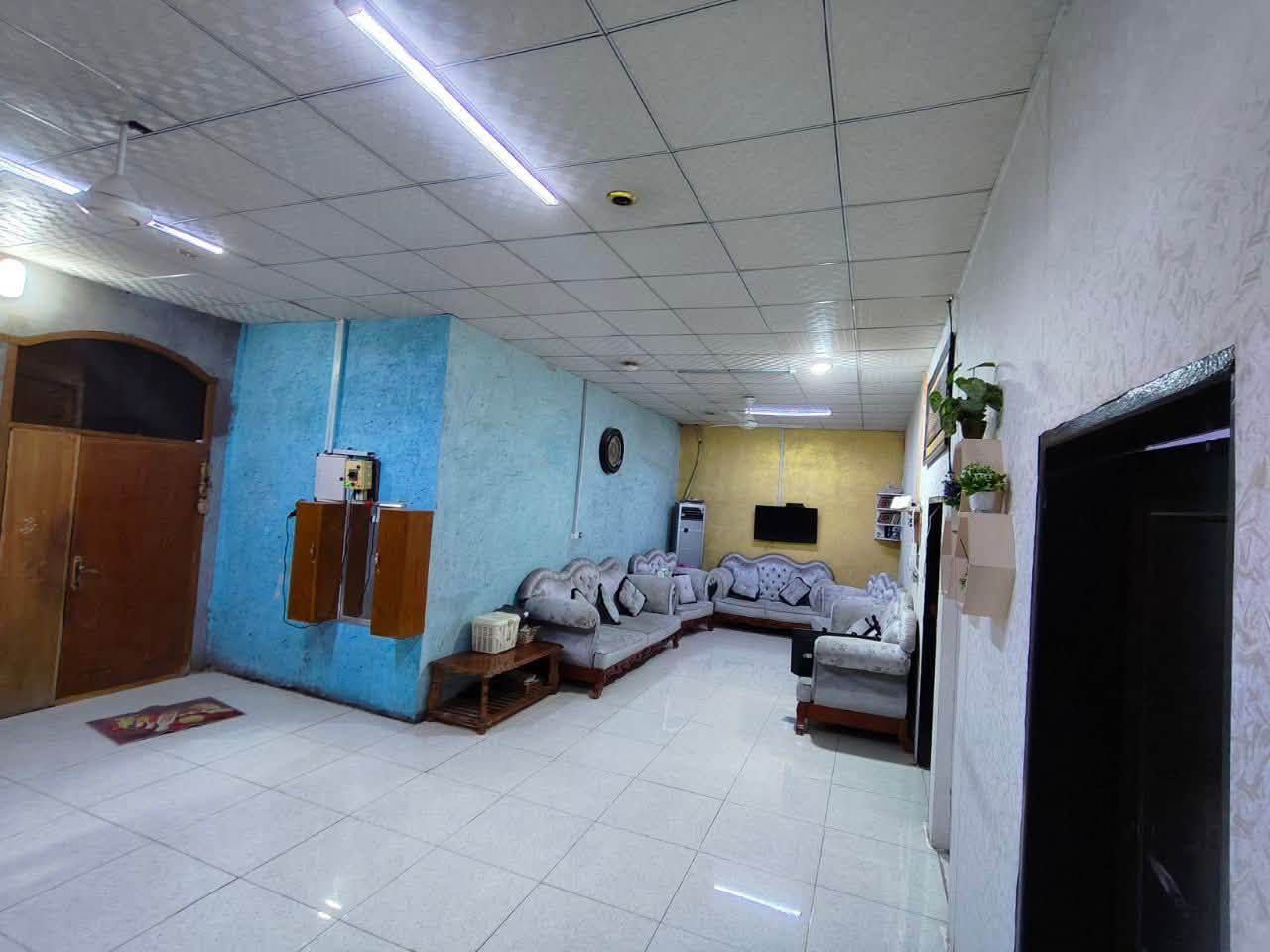 🏠 بيت للبيع – طابقين
📍 العنوان: البصرة – أبو الخصيب – العوجة
شارع أبو صلاح / شارع المدرسة
📌 يبعد عن الشارع العام فقط 50 متر

🔹 مساحة البيت: 270م²
🔹 نوع الطابو: زراعي – سهم 25
🔹 سنة البناء: 2020 – بلوك
🔹 منطقة هادئة وجميع الخدمات متوفرة: ماء وكهرباء

🏡 الطابق الأول:
• غرفتين نوم 4×6
• صالة كبيرة 13م
• مطبخ 4×4
• ديوان 6×4
• صحيات داخلية وخارجية
• كراج سيارة 🚗
• حديقة 🌳

🏡 الطابق الثاني:
• غرفتين نوم 4×6

💰 السعر: 110 مليون وقابل للتفاوض

📞 للاستفسار: ***********
